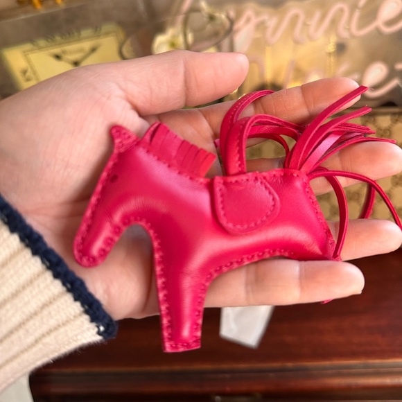 Authentic Hermès Pegasus Rodeo Bag Charm PM – Rose Azalée (Stamp Y) - Picture 3 of 13